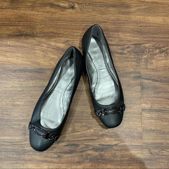 ⚠️SOLD⚠️Coach classic flats 🥿 - Picture 2 of 4
